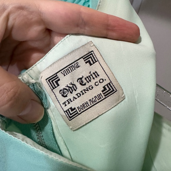 Vintage Mint Green Dress with Ruffled Sleeves and Floral Belt - Picture 3 of 3